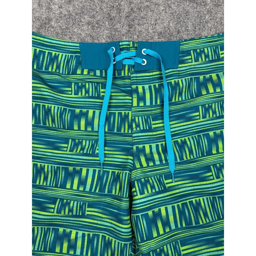 Under Armour HeatGear Mens Board Shorts Green Teal Geometric Stripe Size 40